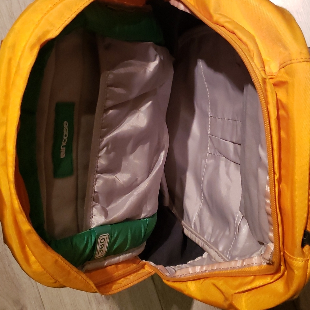 Incase Packpack/ bookbag - Picture 4 of 6